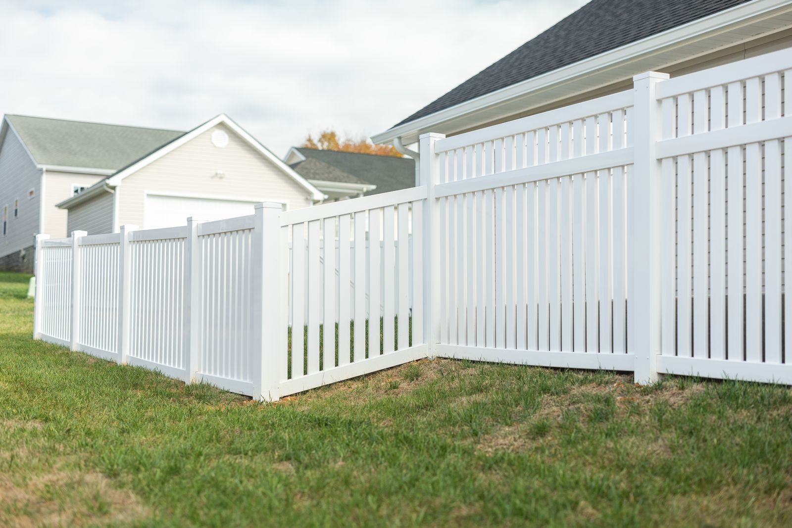 Vinyl picket fence installed by Bryant Fence in Lancing, TN